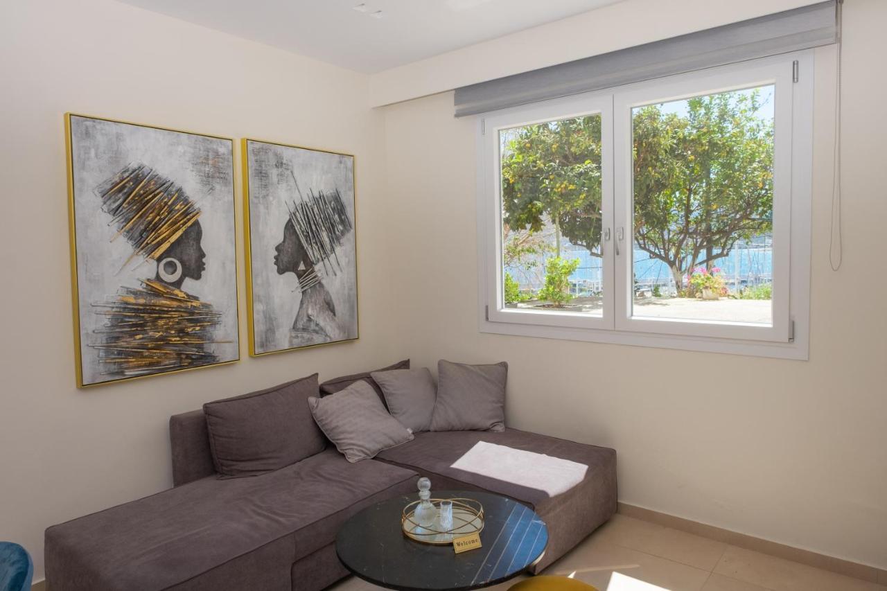 Luxury Apartment Marine View อายิโอสนิโกลาโอส ภายนอก รูปภาพ